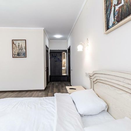 Opera House Apartment 3 利沃夫 外观 照片