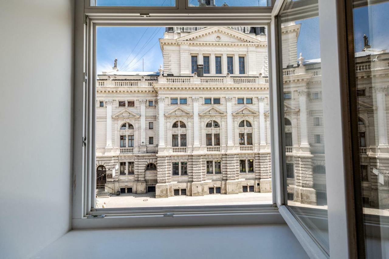 Opera House Apartment 3 利沃夫 外观 照片